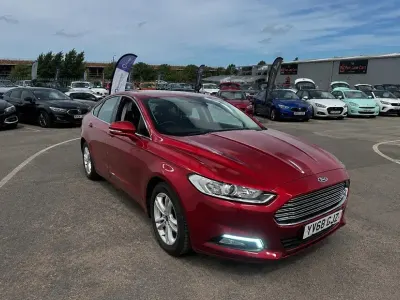 Käytetty Ford Mondeo Zetec 150 HP (110 kW) 2019 Punainen Viistoperä