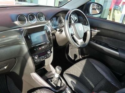 Used Suzuki Vitara SZ5 129 HP (94 kW) 2022 Silver SUV