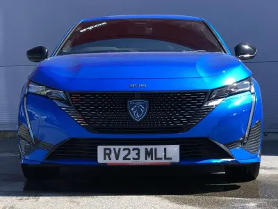 Used Peugeot 308 GT 129 HP (94 kW) 2023 Blue Hatchback