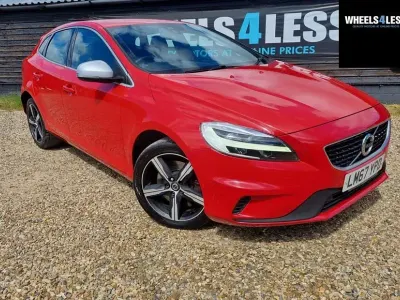 Gebraucht Volvo V40 R-Design 120 PS (88 kW) 2017 Rot Kleinwagen