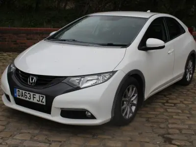 Używany Honda Civic ES 142 KM (104 kW) 2013 Biały Hatchback