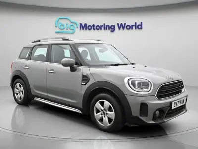 Begagnad Mini Cooper Countryman Classic 136 HK (100 kW) 2021 Grå SUV