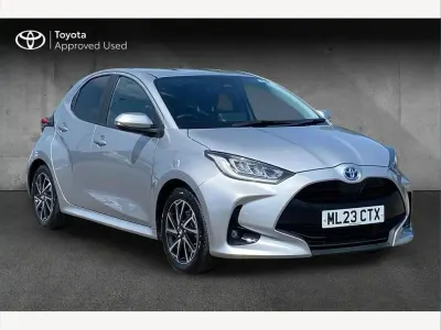 Used Toyota Yaris Design 114 HP (83 kW) 2023 Silver Hatchback