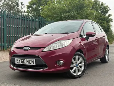 Usado Ford Fiesta Zetec 2010 Rojo Utilitario