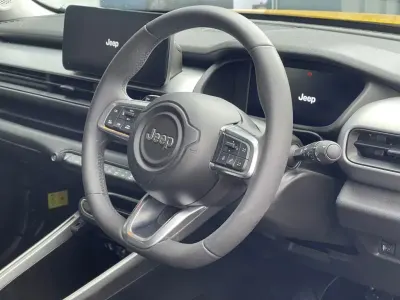 Used Jeep Avenger Summit 100 HP (73 kW) 2025 Yellow SUV