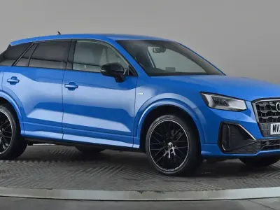 Begagnad Audi Q2 Black Edition 110 HK (80 kW) 2022 Blå SUV
