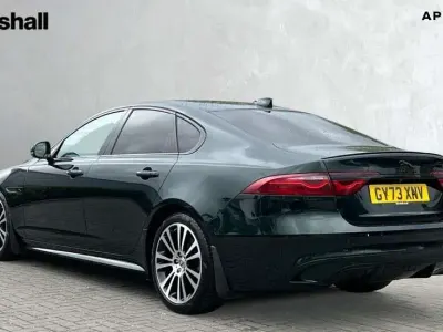 Używany Jaguar XF R-Dynamic 204 KM (150 kW) 2023 Zielony Sedan/Limuzyna