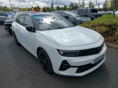 Used Vauxhall Astra GS Line 130 HP (95 kW) 2023 White Estate