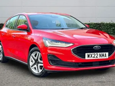 Käytetty Ford Focus Trend 125 HP (91 kW) 2022 Punainen Viistoperä