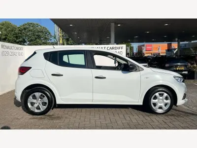Używany Dacia Sandero Essentiel 2021 Biały Hatchback