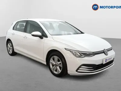 Begagnad VW Golf VII Life 2020 Vit Halvkombi