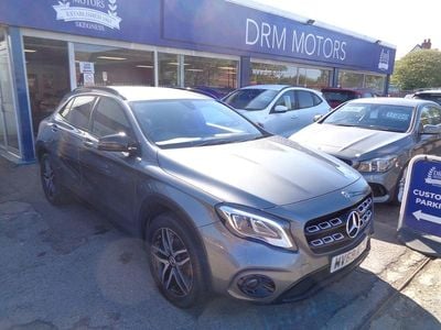 Käytetty Mercedes GLA180 Urban 122 HP (89 kW) 2019 Harmaa Katumaasturi
