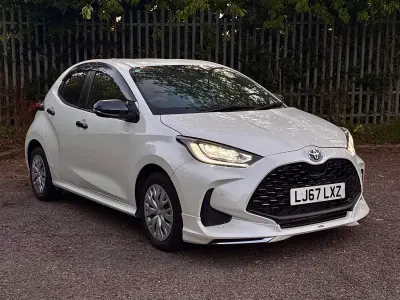 Used Toyota Yaris 91 HP (66 kW) 2021 White Hatchback