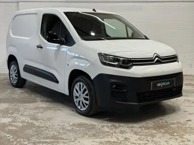 Używany Citroën Berlingo 100 KM (73 kW) 2022 Biały Minivan