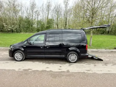 Usado VW Caddy Life 122 CV (89 kW) 2019 Negro Monovolumen