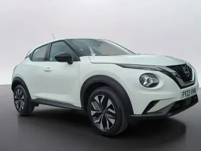 Używany Nissan Juke Acenta 114 KM (83 kW) 2023 Biały SUV