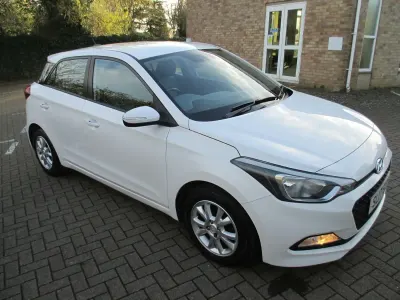 Used Hyundai i20 SE 84 HP (61 kW) 2017 White Hatchback
