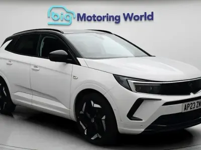 Used Vauxhall Grandland X GSe 300 HP (220 kW) 2023 White SUV