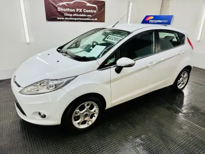 Used Ford Fiesta Zetec 70 HP (51 kW) 2012 White Hatchback