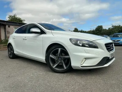 Used Volvo V40 R-Design 115 HP (84 kW) 2014 White Hatchback
