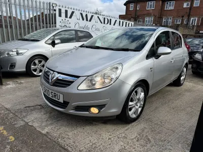 Gebraucht Vauxhall Corsa 100 PS (73 kW) 2010 Silber Kleinwagen