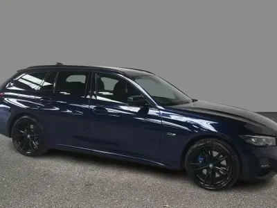 Begagnad BMW 330e Efficient Dynamics 292 HK (214 kW) 2021 Blå Kombi