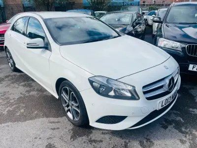 Begagnad Mercedes A180 2013 Vit Halvkombi