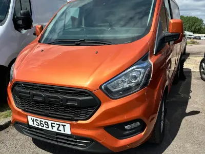 Usado Ford Transit Custom Limited 130 HP (95 kW) 2019 Laranja Van