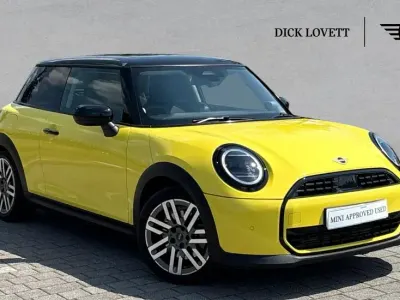 Used Mini Cooper Hatch 154 HP (113 kW) 2024 Yellow Hatchback