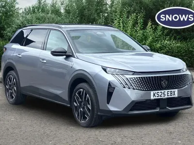 Usado Peugeot 5008 GT 136 HP (100 kW) 2025 Cinzento SUV