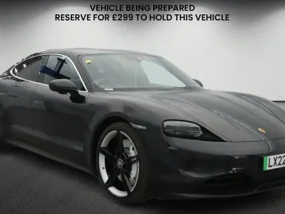 Usado Porsche Taycan Performance Package 419 kW (571 HP) 2022 Preto Sedan