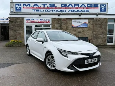 Used Toyota Corolla 122 HP (89 kW) 2021 White Hatchback