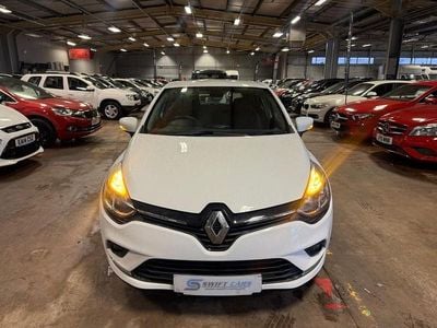Used Renault Clio IV Dynamique 90 HP (66 kW) 2017 White Hatchback
