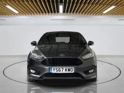 Used Ford Focus ST-Line 140 HP (102 kW) 2017 Grey Hatchback