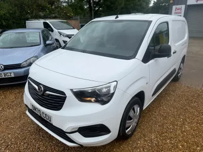 Used Vauxhall Combo Sportive 100 HP (73 kW) 2020 White MPV