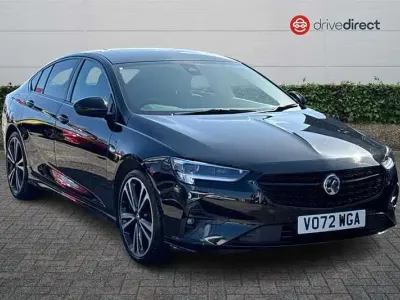 Second-hand Vauxhall Insignia GS Line 122 CP (89 kW) 2022 Negru Hatchback
