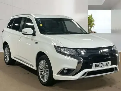 Used Mitsubishi Outlander P-HEV 174 HP (127 kW) 2019 White Estate
