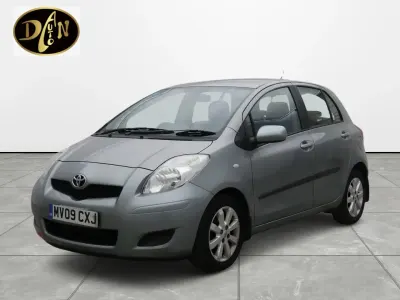 Used Toyota Yaris 101 HP (74 kW) 2009 Silver Hatchback