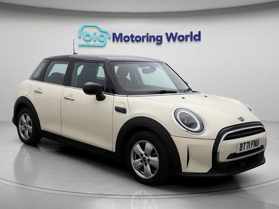 White Used 2022 Mini Cooper Classic Hatchback | £15,900 (Good price)