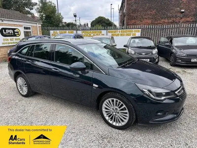 Used Vauxhall Astra Elite 136 HP (100 kW) 2016 Green Estate