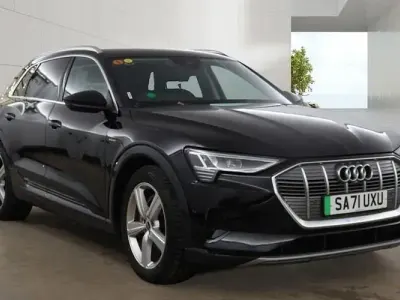 Usado Audi e-tron Advanced 230 kW (313 CV) 2021 Negro SUV