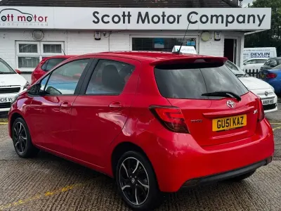 Used Toyota Yaris Design 99 HP (72 kW) 2016 Red Hatchback