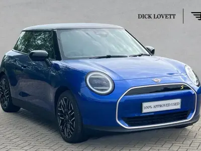 Usado Mini Cooper SE Hatch 158 kW (215 CV) 2025 Azul Utilitario