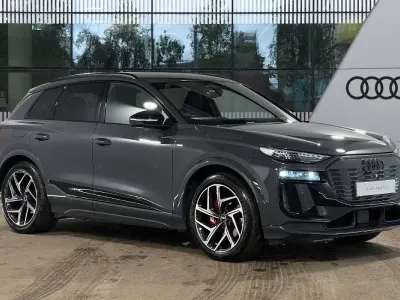 Usado Audi e-tron Performance 225 kW (306 HP) 2025 Cinzento SUV
