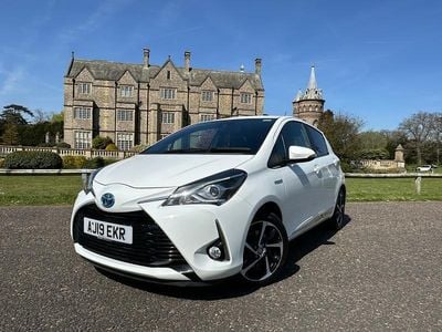 Second-hand Toyota Yaris Hybrid 100 CP (73 kW) 2019 Alb Hatchback