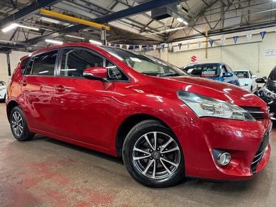 Used Toyota Verso 132 HP (97 kW) 2013 Red MPV