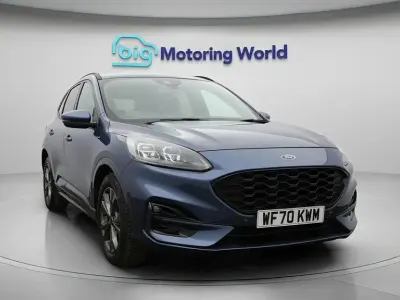 Usado Ford Kuga ST-Line 150 HP (110 kW) 2021 Azul SUV