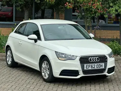 Used Audi A1 Comfort 105 HP (77 kW) 2012 White Hatchback