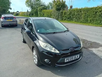 Begagnad Ford Fiesta Zetec 2009 Svart Halvkombi
