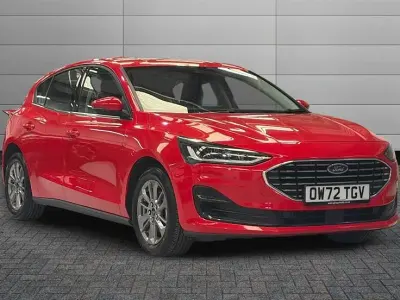 Gebraucht Ford Focus Titanium 125 PS (91 kW) 2023 Rot Kleinwagen